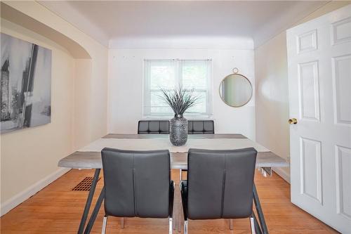 136 Glen Road, Hamilton, ON - Indoor Photo Showing Dining Room