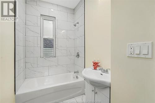627 Assumption, Windsor, ON - Indoor Photo Showing Bathroom