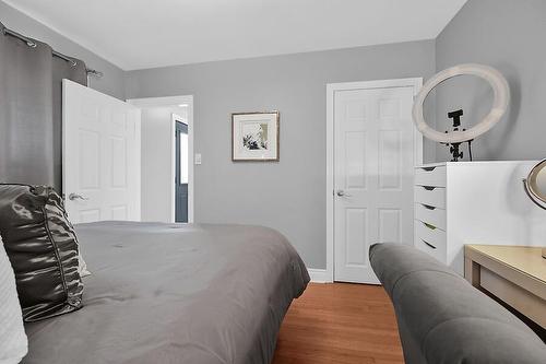 418 Upper Kenilworth Avenue, Hamilton, ON - Indoor Photo Showing Bedroom