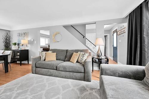 418 Upper Kenilworth Avenue, Hamilton, ON - Indoor Photo Showing Living Room