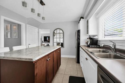 418 Upper Kenilworth Avenue, Hamilton, ON - Indoor Photo Showing Kitchen With Double Sink