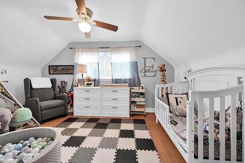 418 Upper Kenilworth Avenue, Hamilton, ON - Indoor Photo Showing Bedroom