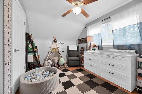 418 Upper Kenilworth Avenue, Hamilton, ON - Indoor Photo Showing Bedroom