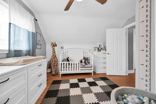 418 Upper Kenilworth Avenue, Hamilton, ON - Indoor Photo Showing Bedroom