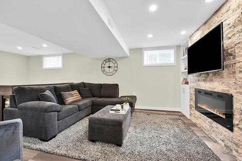 418 Upper Kenilworth Avenue, Hamilton, ON - Indoor With Fireplace