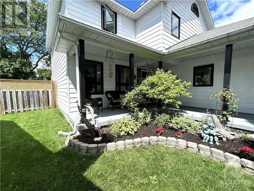 Excellent covered from Verandah - 19 Townsend Drive, Ottawa, ON - Outdoor With Deck Patio Veranda