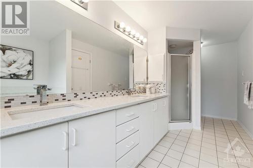 ensuite w. double sinks - 16 Winterburn Terrace, Ottawa, ON - Indoor Photo Showing Bathroom