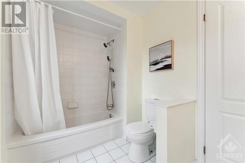 sparkling clean main bathroom - 16 Winterburn Terrace, Ottawa, ON - Indoor Photo Showing Bathroom