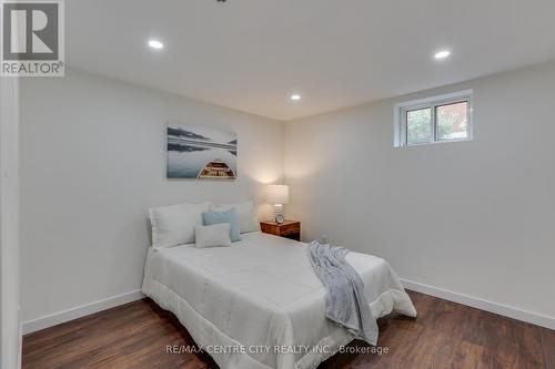 930 Eagle Crescent, London, ON - Indoor Photo Showing Bedroom