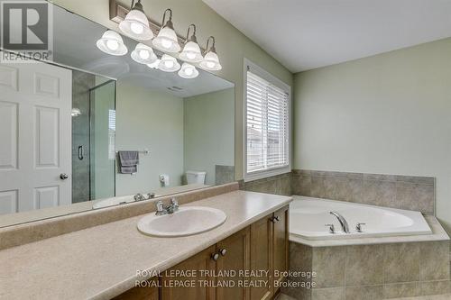 770 Reeves Avenue, London, ON - Indoor Photo Showing Bathroom