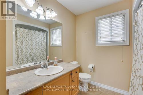 770 Reeves Avenue, London, ON - Indoor Photo Showing Bathroom