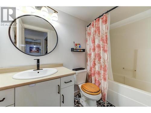 1481 Glenmore Road N Unit# 210, Kelowna, BC - Indoor Photo Showing Bathroom