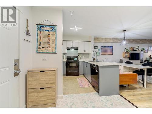 1481 Glenmore Road N Unit# 210, Kelowna, BC - Indoor Photo Showing Kitchen