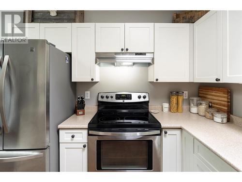 1049 11 Avenue, Vernon, BC - Indoor Photo Showing Kitchen