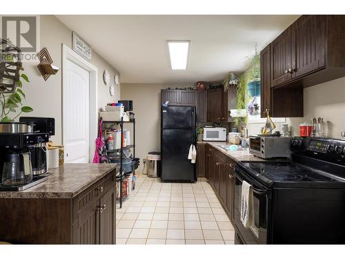1049 11 Avenue, Vernon, BC - Indoor Photo Showing Kitchen