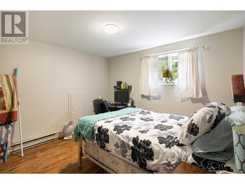 1049 11 Avenue, Vernon, BC - Indoor Photo Showing Bedroom