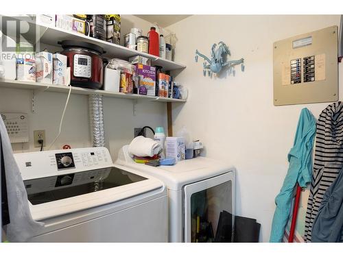 1049 11 Avenue, Vernon, BC - Indoor Photo Showing Laundry Room