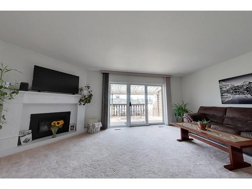 545 20Th Avenue S, Cranbrook, BC - Indoor Photo Showing Living Room With Fireplace