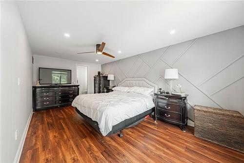 17 Mcveigh Drive, Barrie, ON - Indoor Photo Showing Bedroom