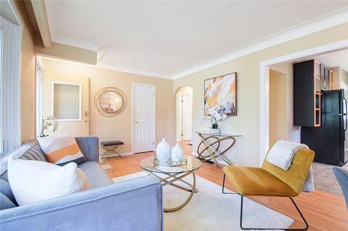 183 Grove Park Drive, Burlington, ON - Indoor Photo Showing Living Room