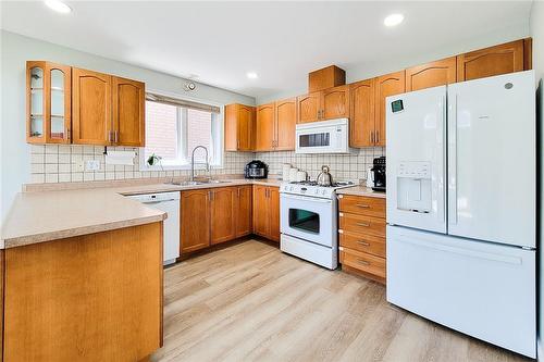 55 Alexsia Court, Hamilton, ON - Indoor Photo Showing Kitchen