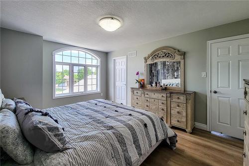 55 Alexsia Court, Hamilton, ON - Indoor Photo Showing Bedroom