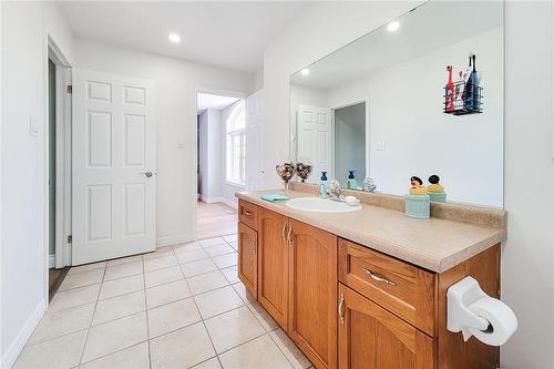 55 Alexsia Court, Hamilton, ON - Indoor Photo Showing Bathroom