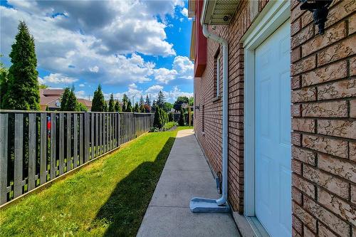 55 Alexsia Court, Hamilton, ON - Outdoor