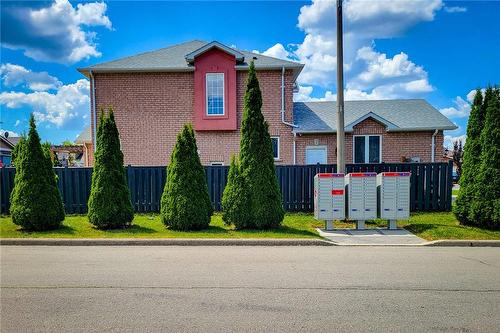 55 Alexsia Court, Hamilton, ON - Outdoor