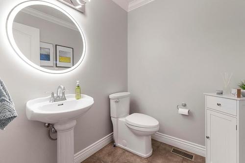 8-2100 Boucherie Road, West Kelowna, BC - Indoor Photo Showing Bathroom