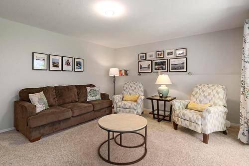 8-2100 Boucherie Road, West Kelowna, BC - Indoor Photo Showing Living Room