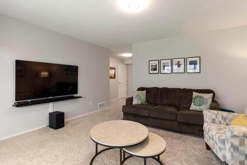 8-2100 Boucherie Road, West Kelowna, BC - Indoor Photo Showing Living Room