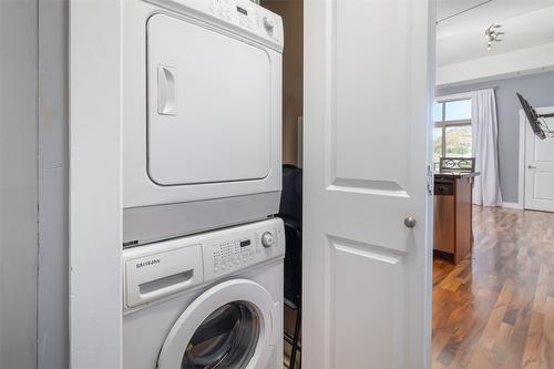 401-3533 Carrington Road, West Kelowna, BC - Indoor Photo Showing Laundry Room