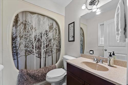3220 Sagebrush Court, West Kelowna, BC - Indoor Photo Showing Bathroom