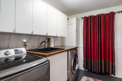 955 Theodora Road, Kelowna, BC - Indoor Photo Showing Laundry Room