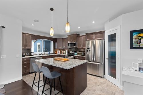 1250 Tanemura Crescent, Kelowna, BC - Indoor Photo Showing Kitchen With Upgraded Kitchen