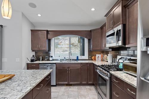 1250 Tanemura Crescent, Kelowna, BC - Indoor Photo Showing Kitchen