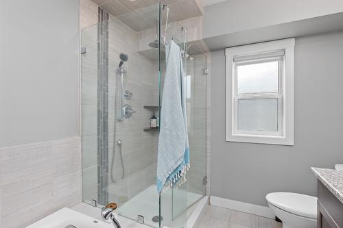 1250 Tanemura Crescent, Kelowna, BC - Indoor Photo Showing Bathroom