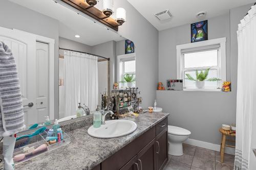 1250 Tanemura Crescent, Kelowna, BC - Indoor Photo Showing Bathroom