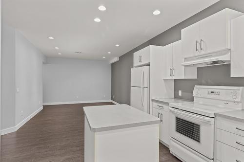 1250 Tanemura Crescent, Kelowna, BC - Indoor Photo Showing Kitchen