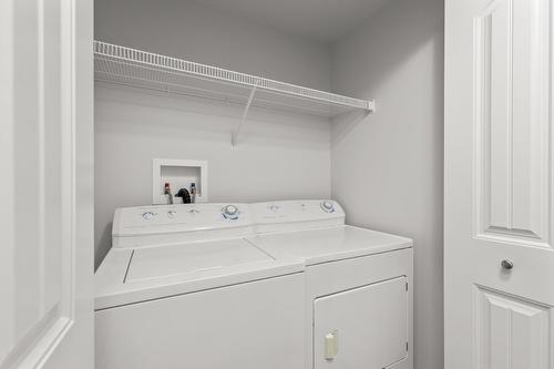 1250 Tanemura Crescent, Kelowna, BC - Indoor Photo Showing Laundry Room