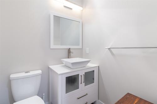 189 Merlin Court, Kelowna, BC - Indoor Photo Showing Bathroom