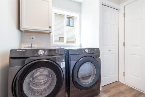 189 Merlin Court, Kelowna, BC - Indoor Photo Showing Laundry Room