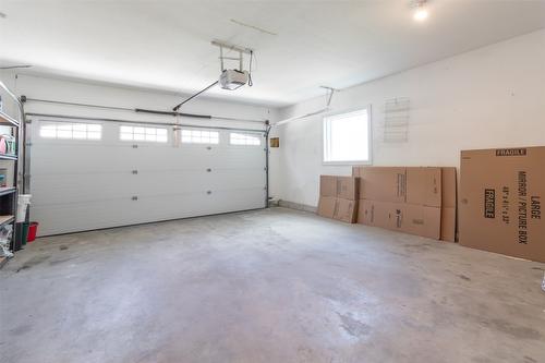 189 Merlin Court, Kelowna, BC - Indoor Photo Showing Garage