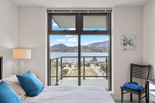806-485 Groves Avenue, Kelowna, BC - Indoor Photo Showing Bedroom With Body Of Water