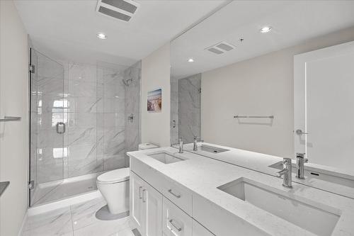 806-485 Groves Avenue, Kelowna, BC - Indoor Photo Showing Bathroom
