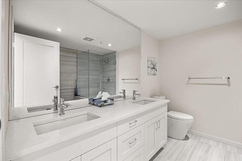806-485 Groves Avenue, Kelowna, BC - Indoor Photo Showing Bathroom
