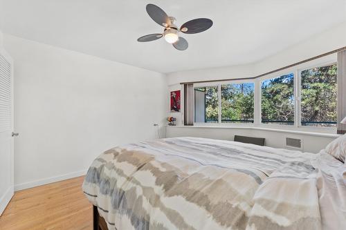 202-4058 Lakeshore Road, Kelowna, BC - Indoor Photo Showing Bedroom