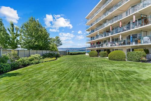 202-4058 Lakeshore Road, Kelowna, BC - Outdoor