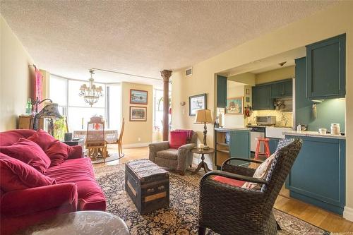 180 Limeridge Road W|Unit #403, Hamilton, ON - Indoor Photo Showing Living Room